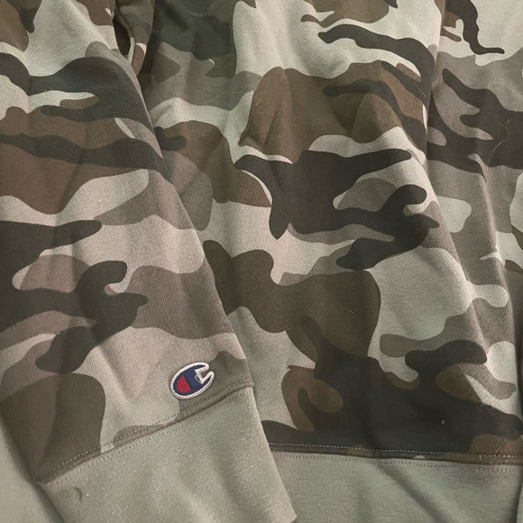 Champion camo crew neck size medium - Picture 4 of 4